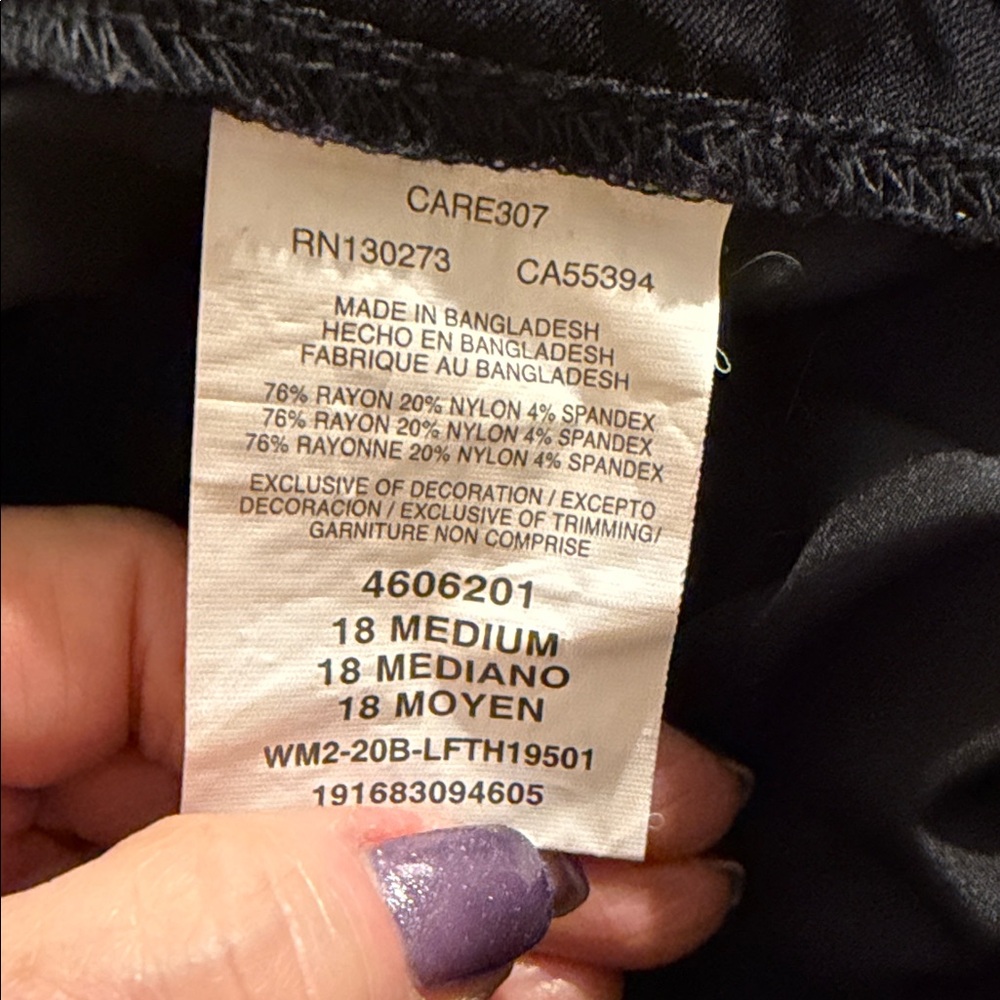 Lee Black Slim Fit Sculpting Capri pants - Picture 3 of 5